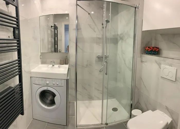 Joli Climatise Avec Jardin Dans Avec Piscine 公寓 昂蒂布