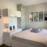 Appartement Joli Climatise Avec Jardin Dans Avec Piscine