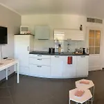 Appartement Joli Climatise Avec Jardin Dans Avec Piscine