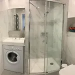Joli Climatise Avec Jardin Dans Avec Piscine Appartement Antibes