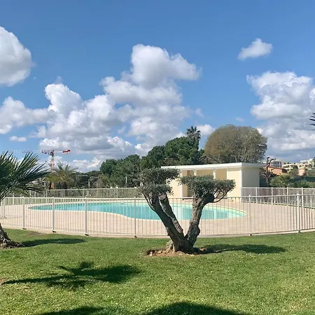 Joli Climatise Avec Jardin Dans Avec Piscine *