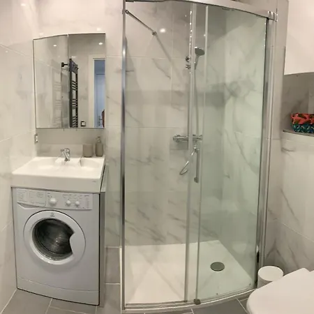 Joli Climatise Avec Jardin Dans Avec Piscine Apartment Antibes