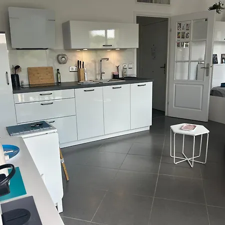 Joli Climatise Avec Jardin Dans Avec Piscine *